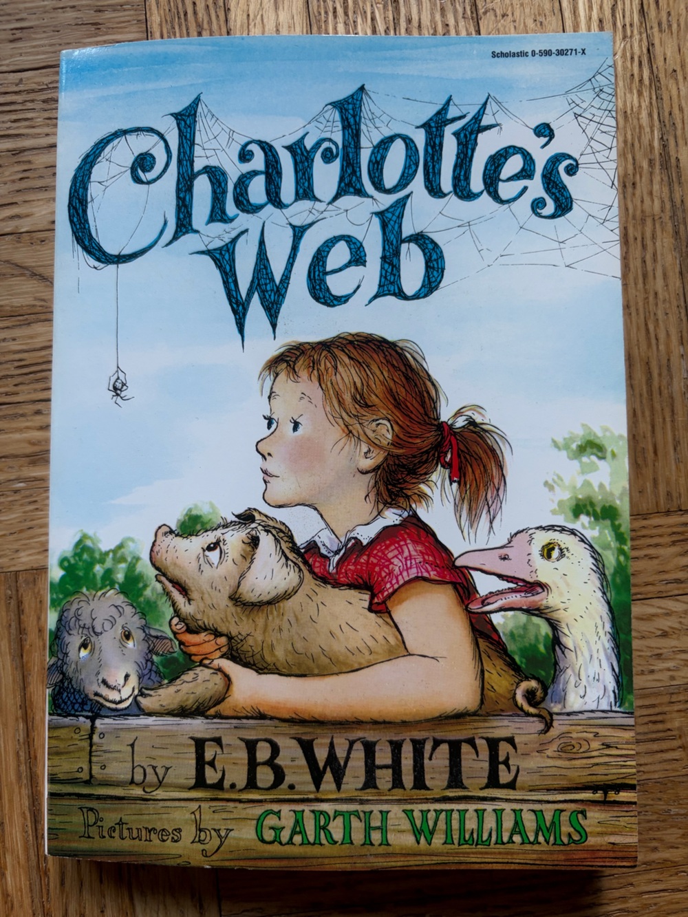 Scholastic Charlotte's Web by E.B. White - Paperback Reading Book Collectable